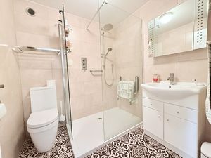 Ensuite Shower- click for photo gallery